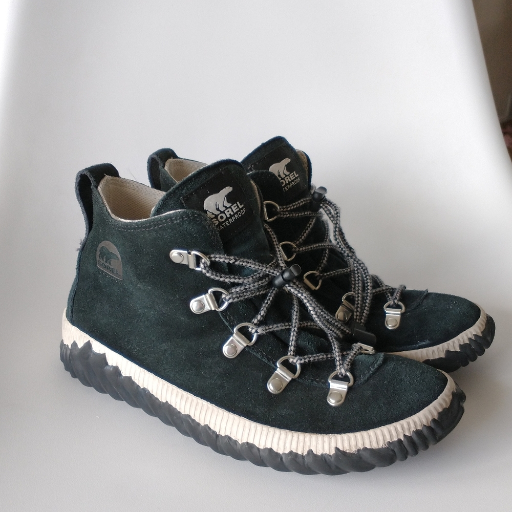 Sorel kids youth Out N About Conquest boots size 5 black suede